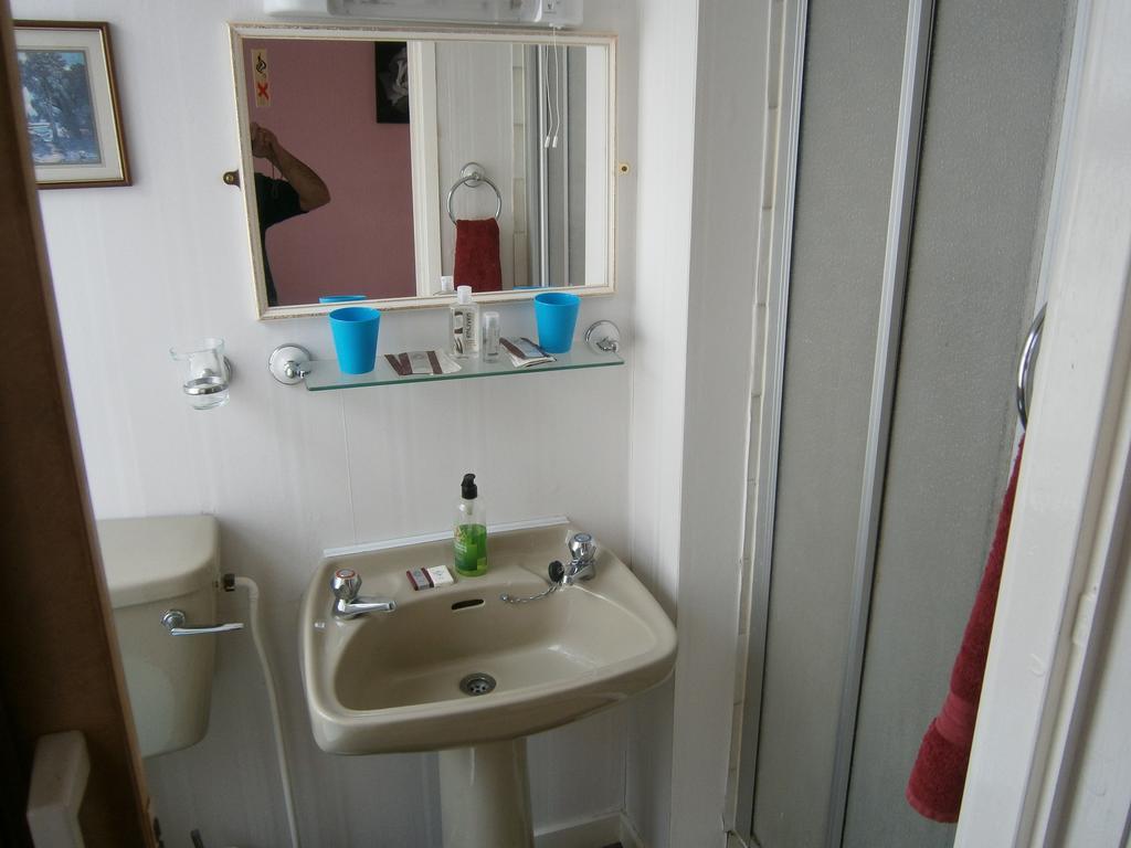 Guesthouse The Royale Hotel Μπλάκπουλ Δωμάτιο φωτογραφία